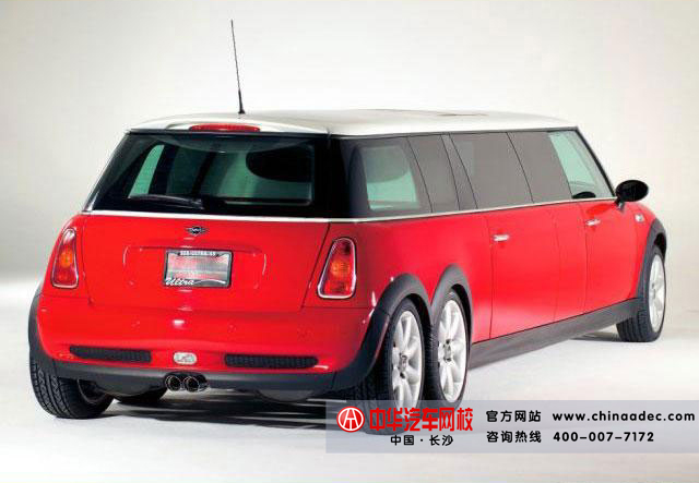 帶泳池的汽車