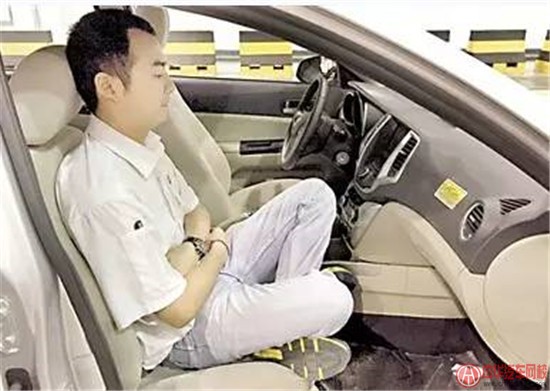 這些乘車坐姿真的會致命，你中招了幾個？@chinaadec.com