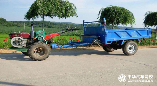 “活久見”一輛車兩個駕駛倉到底誰說了算？@chinaadec.com