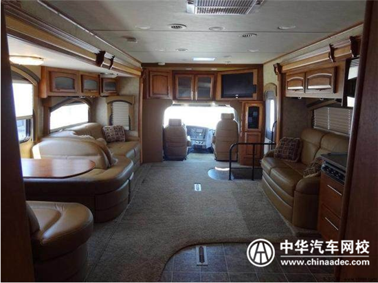 成龍買福萊納QX390房車安度晚年生活@www.wardfrp.com