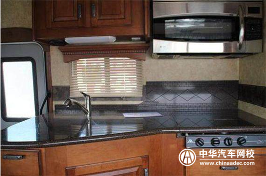 成龍買福萊納QX390房車安度晚年生活@www.wardfrp.com