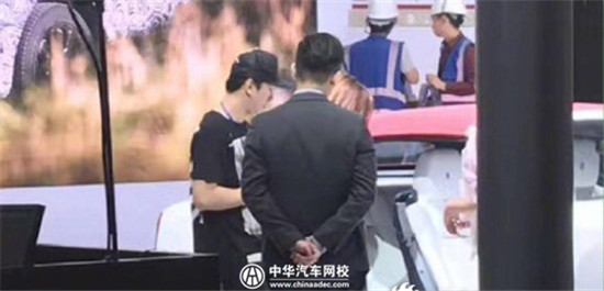 王思聰逛上海車展 怒提兩臺勞斯萊斯！@www.wardfrp.com