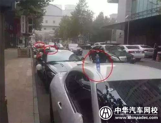 大學校門口車頂放瓶飲料原來是啪啪啪交易！@chinaadec.com