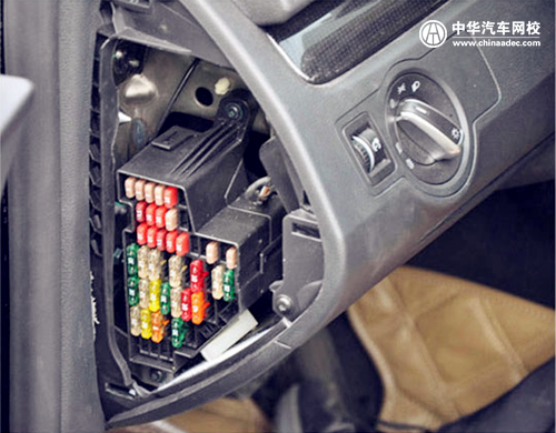 行車記錄儀降壓線如何實現ACC接口供電@chinaadec.com