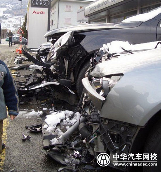 美女視奧迪4S店為碰碰車樂園！@chinaadec.com