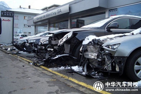美女視奧迪4S店為碰碰車樂園！@chinaadec.com
