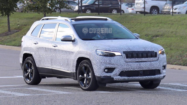 新款JEEP自由光曝光，這眼睛是怎么了？@chinaadec.com