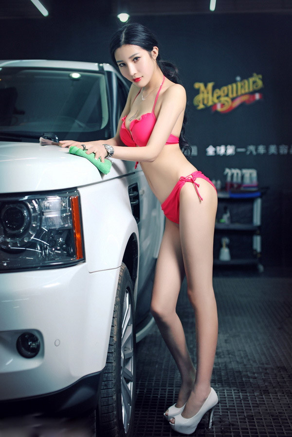 我擦！洗車女郎都穿比基尼了8@chinaadec.com