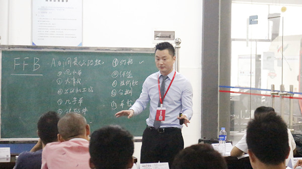 專業的二手車評估師 同樣是大師級別的二手車銷售@chinaadec.com
