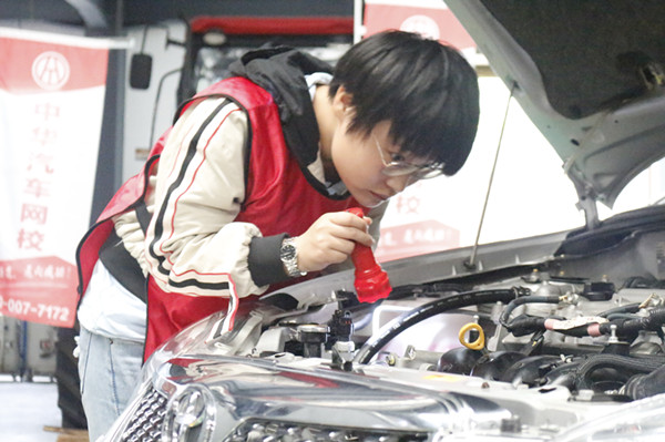 專業(yè)二手車(chē)評(píng)估師 手把手教你評(píng)估二手車(chē)@chinaadec.com