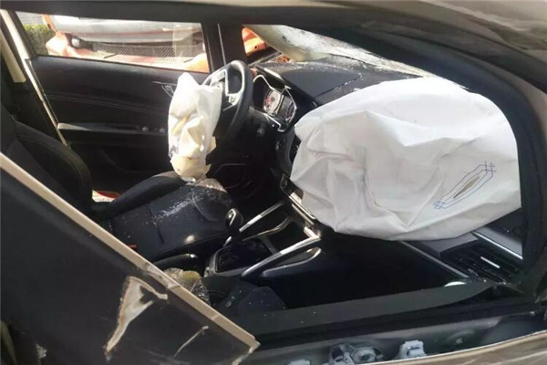 安全氣囊彈出來了算大事故車嗎？這樣的車還能要嗎？@chinaadec