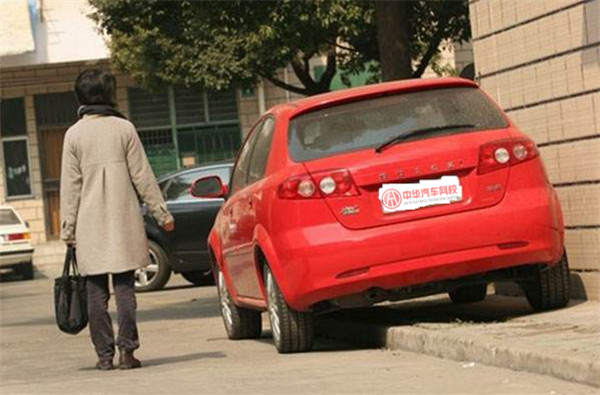 方向盤不正是什么原因？怎么調整？@chinaadec.com