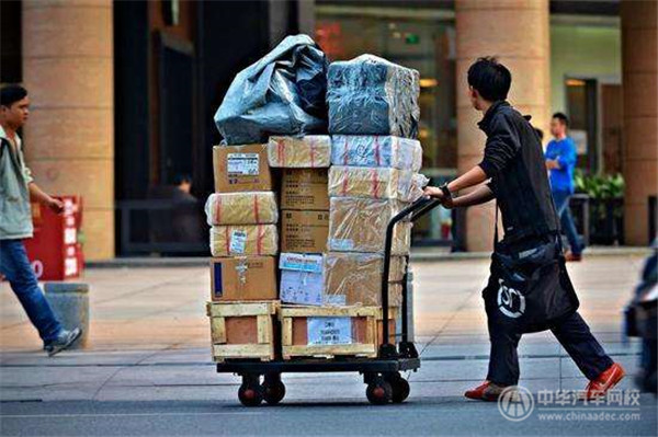 雙十一來臨快遞員工資漲幅驚人，網友說：太低了@chinaadec