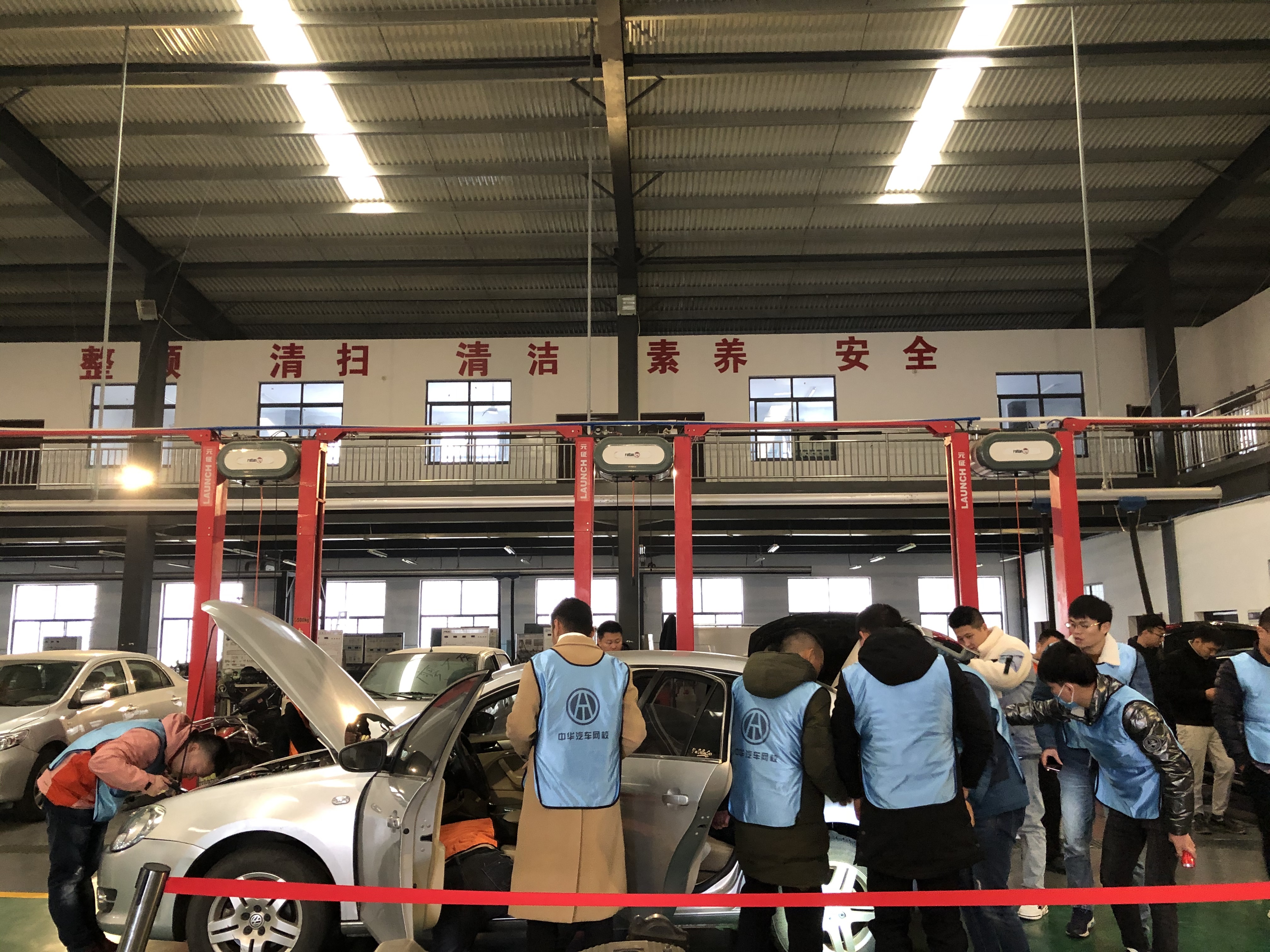 中華汽車網校第241期二手車評估師實訓班開課第3天！水泡車勘察+底盤勘察@chinaadec.com